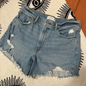 4 inch high rise mom short - Abercrombie and Fitch